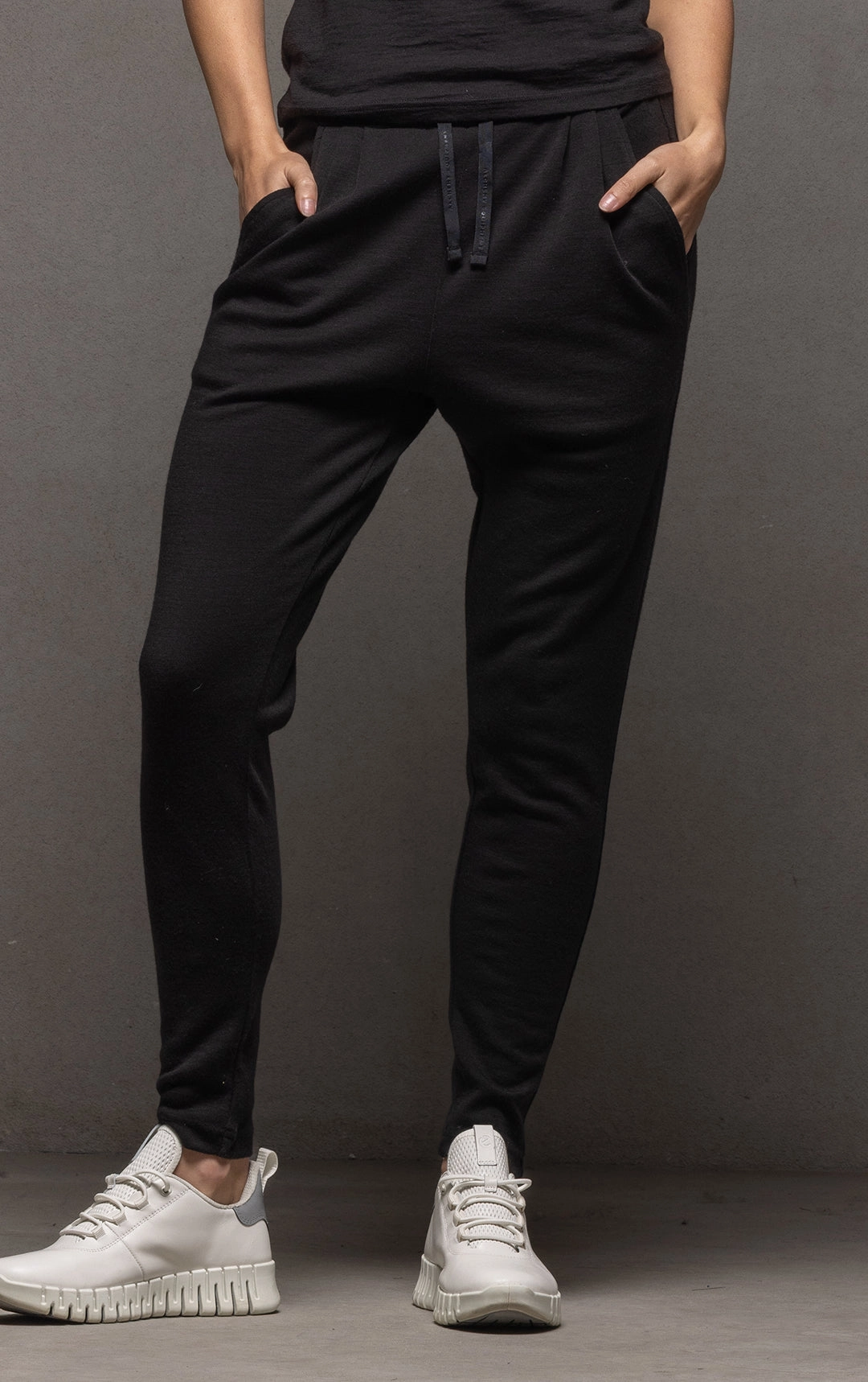 Breathable Design WrinkleResistantMaterial 320GSM MERINO JOGGERS