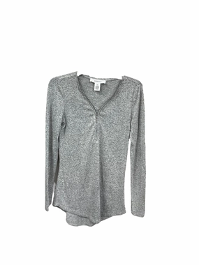Top Long Sleeve By Workshop In Grey, Size: Xs Flexible Joints