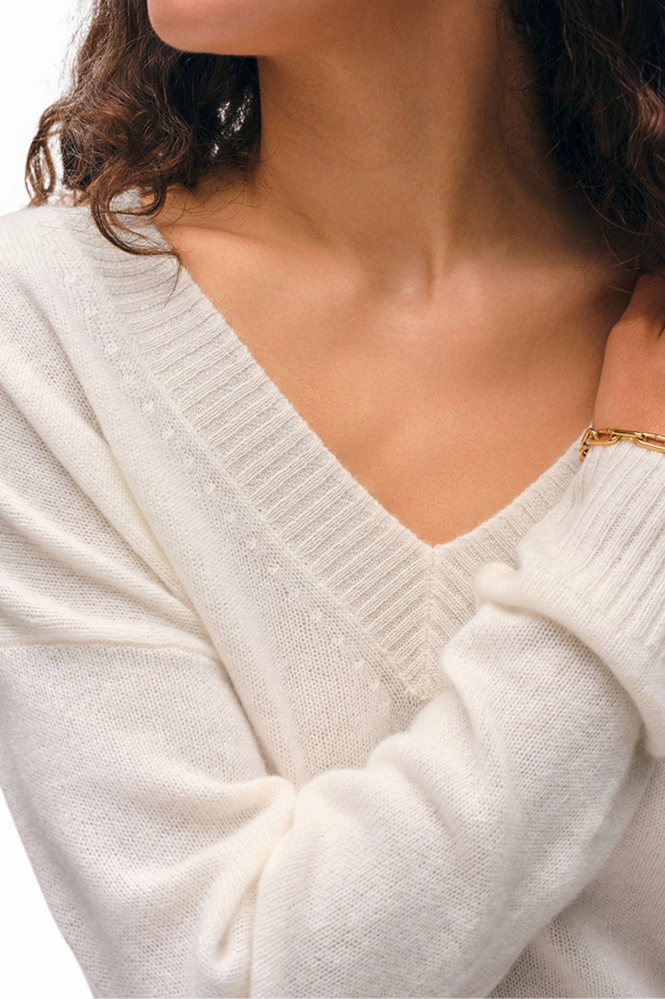 Cozy Wear Minimalist Look White & Warren Cashmere Featherweight V-neck in Soft White