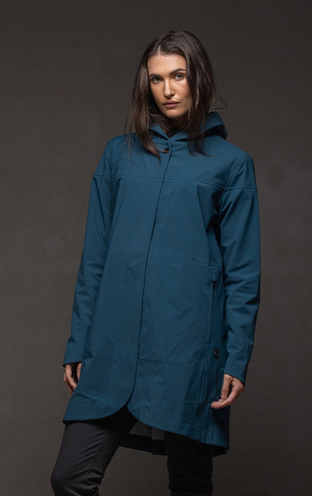 LIGHTWEIGHT SWING RAINSHELL Compact Design