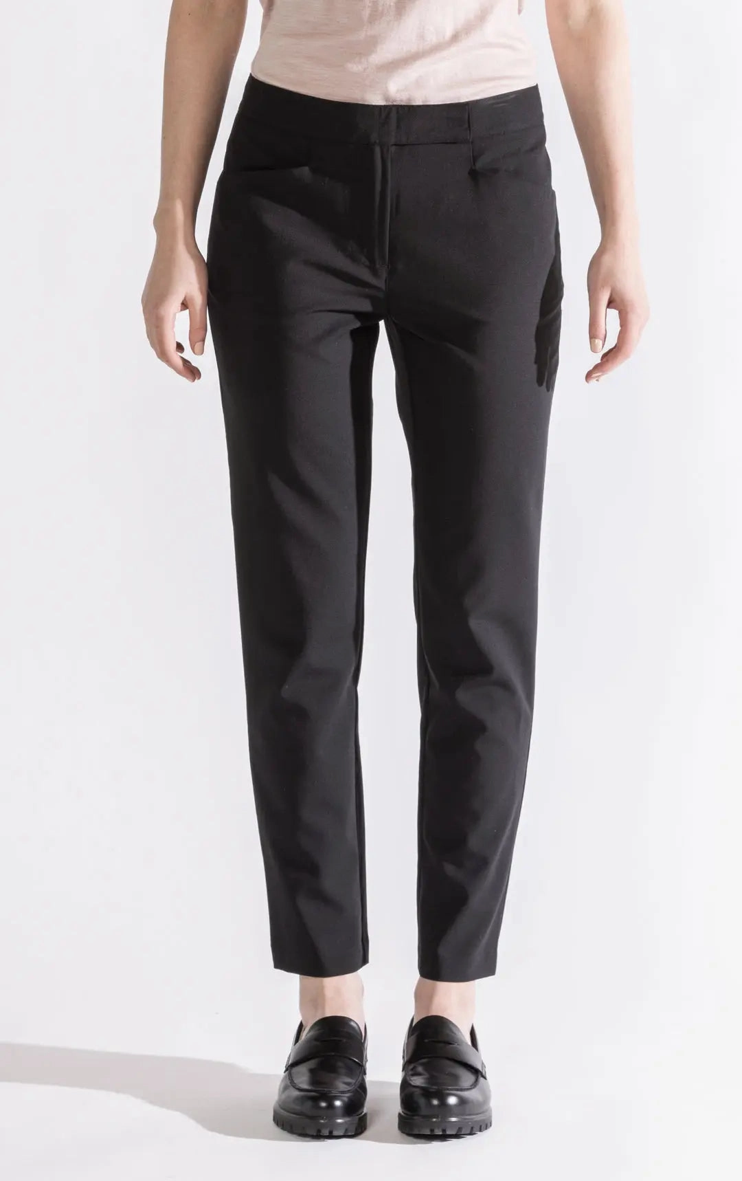 LIGHTWEIGHT WOOL BLEND SLIM LEG TROUSER Noise Reduciting Fabric