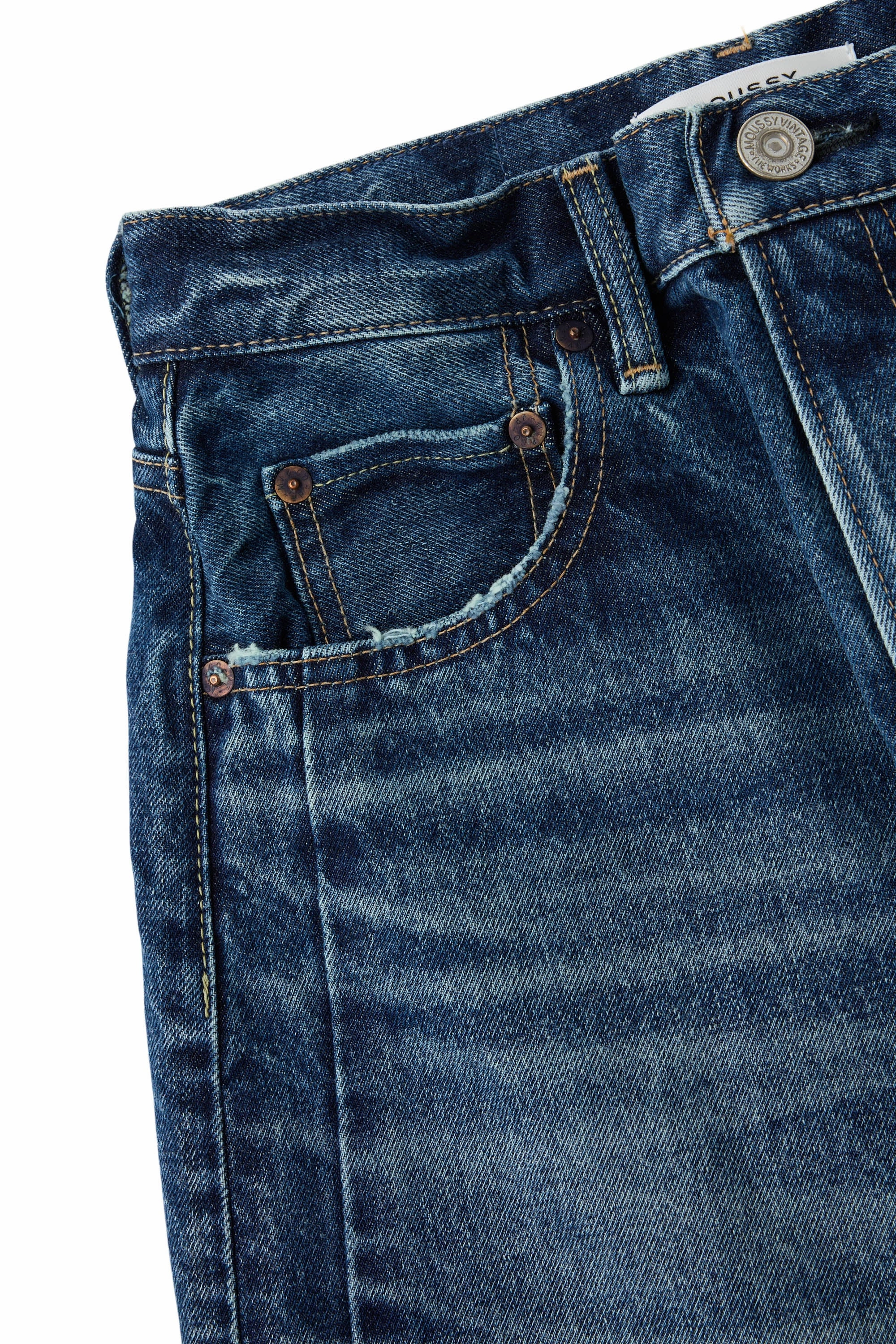 Temperature Regulating Fabric Tailored Silhouette Moussy Denim Ocean Round Jeans in Blue