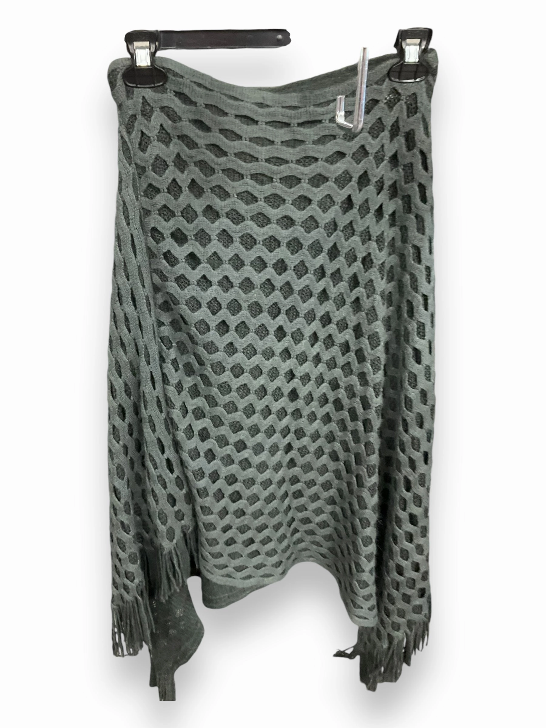 Poncho By Clothes Mentor In Grey, Size: Osfm VersatileStyle