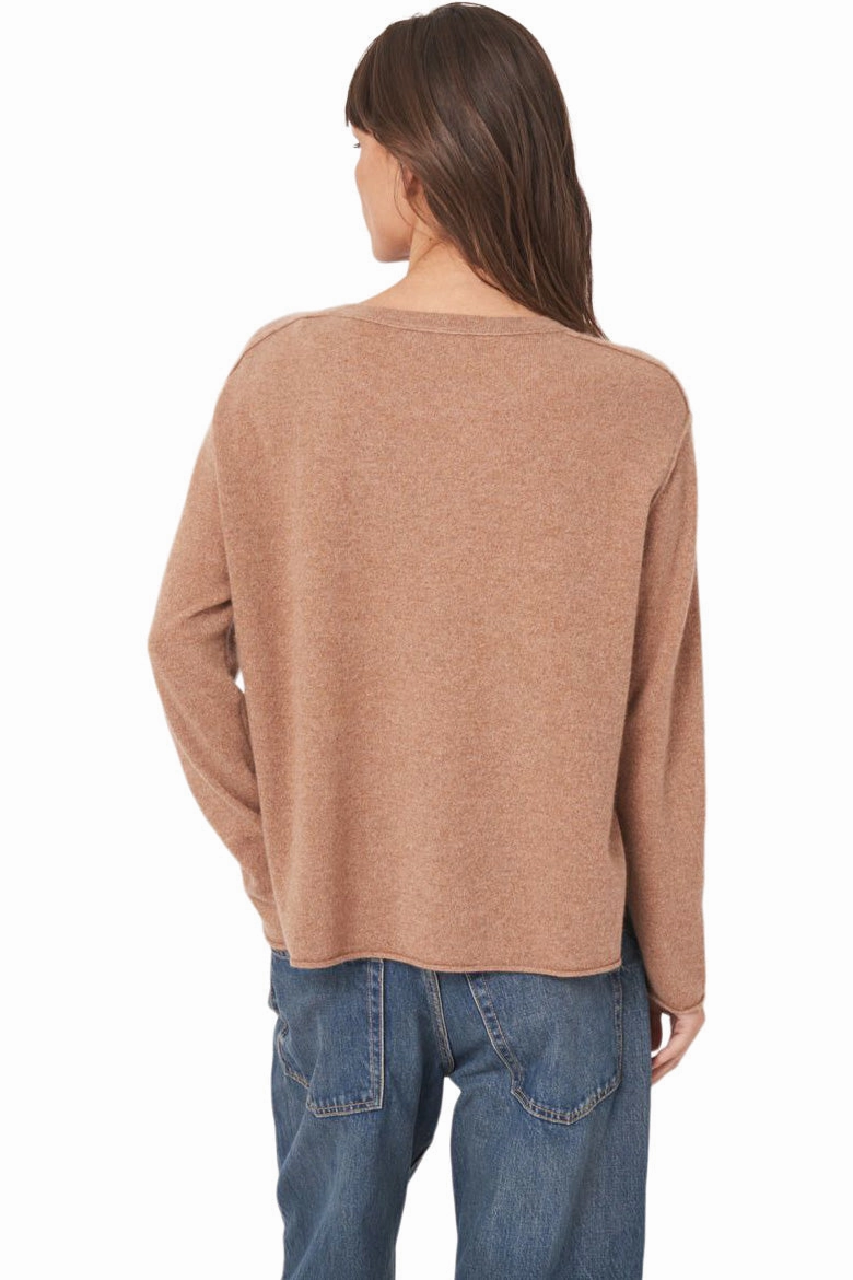 Knit Fit Repeat Cashmere Organic Cashmere Sweater with Round Neck in Camel