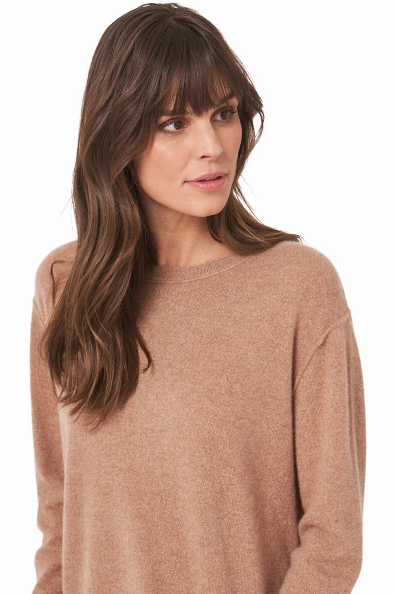 Comfort Fit Repeat Cashmere Organic Cashmere Sweater with Round Neck in Camel
