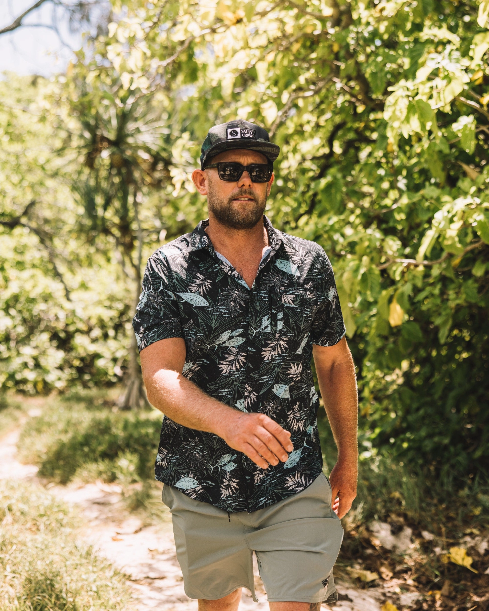 Seafarer S/S Tech Woven - Navy Abstract art Hooded Option