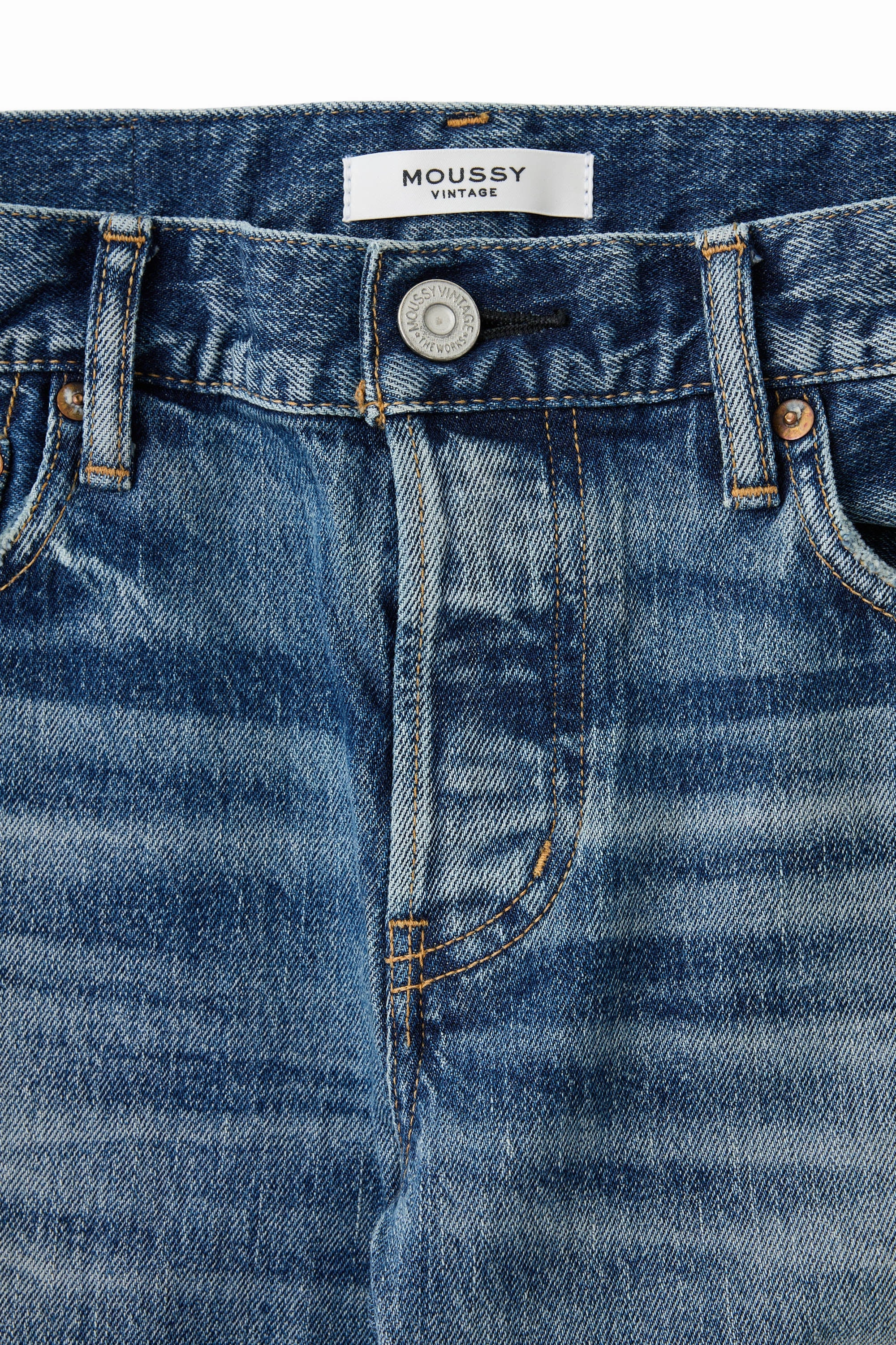 Casual Friday Parent Style Travel Outfit Moussy Denim Sycamore Tapered Jeans in Blue