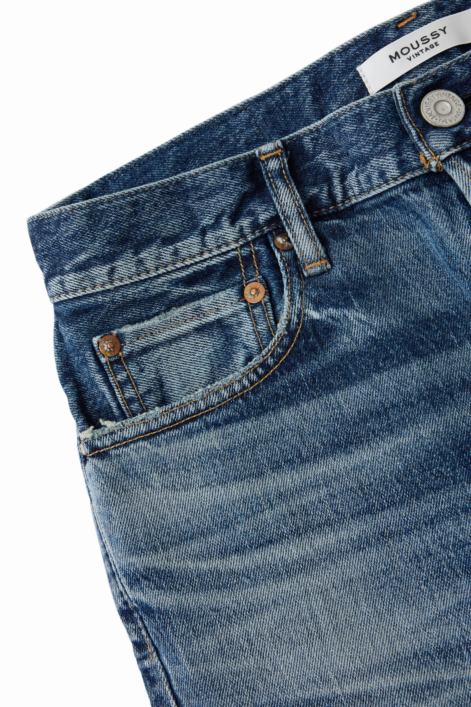 Neutral Casual Streetwear Fan Brunch Outfit Trend Setter Moussy Denim Sycamore Tapered Jeans in Blue