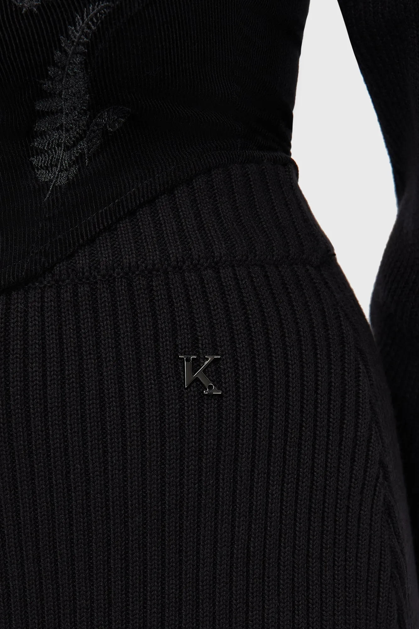 Minimalist Stitching ThermalRegulating Fabric Belinda's Woe Maxi Skirt [Black]